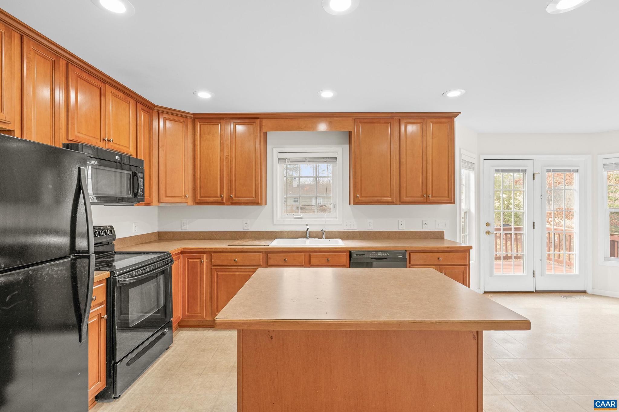 LAKE MONTICELLO - Residential