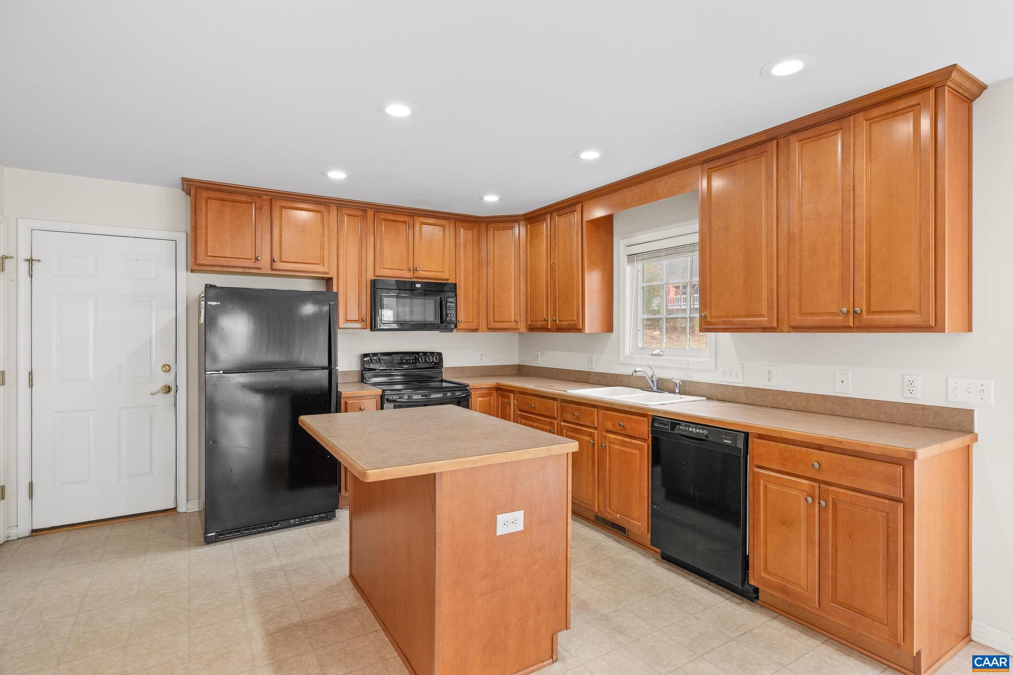 LAKE MONTICELLO - Residential