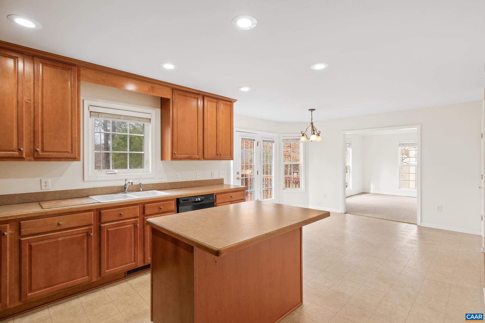 LAKE MONTICELLO - Residential