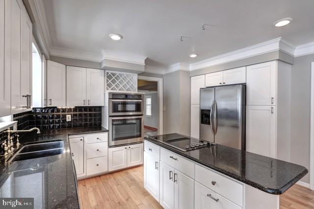 LAUREL ESTATES - Residential