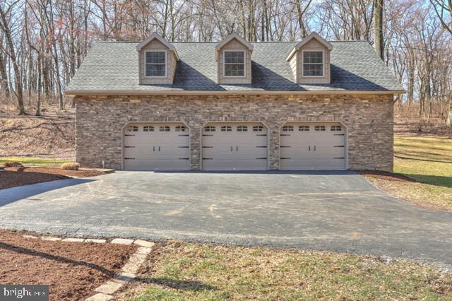 LAUREL ESTATES - Residential