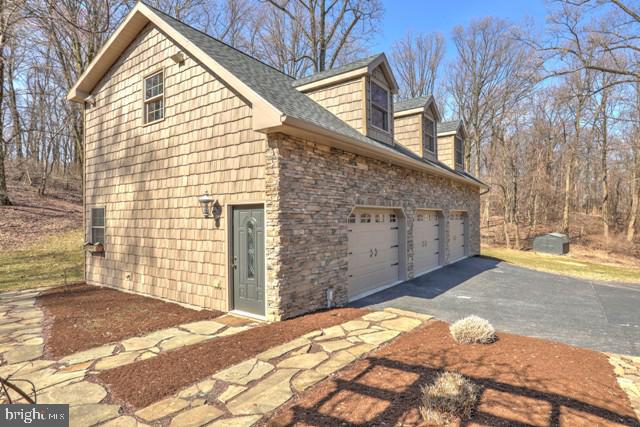 LAUREL ESTATES - Residential