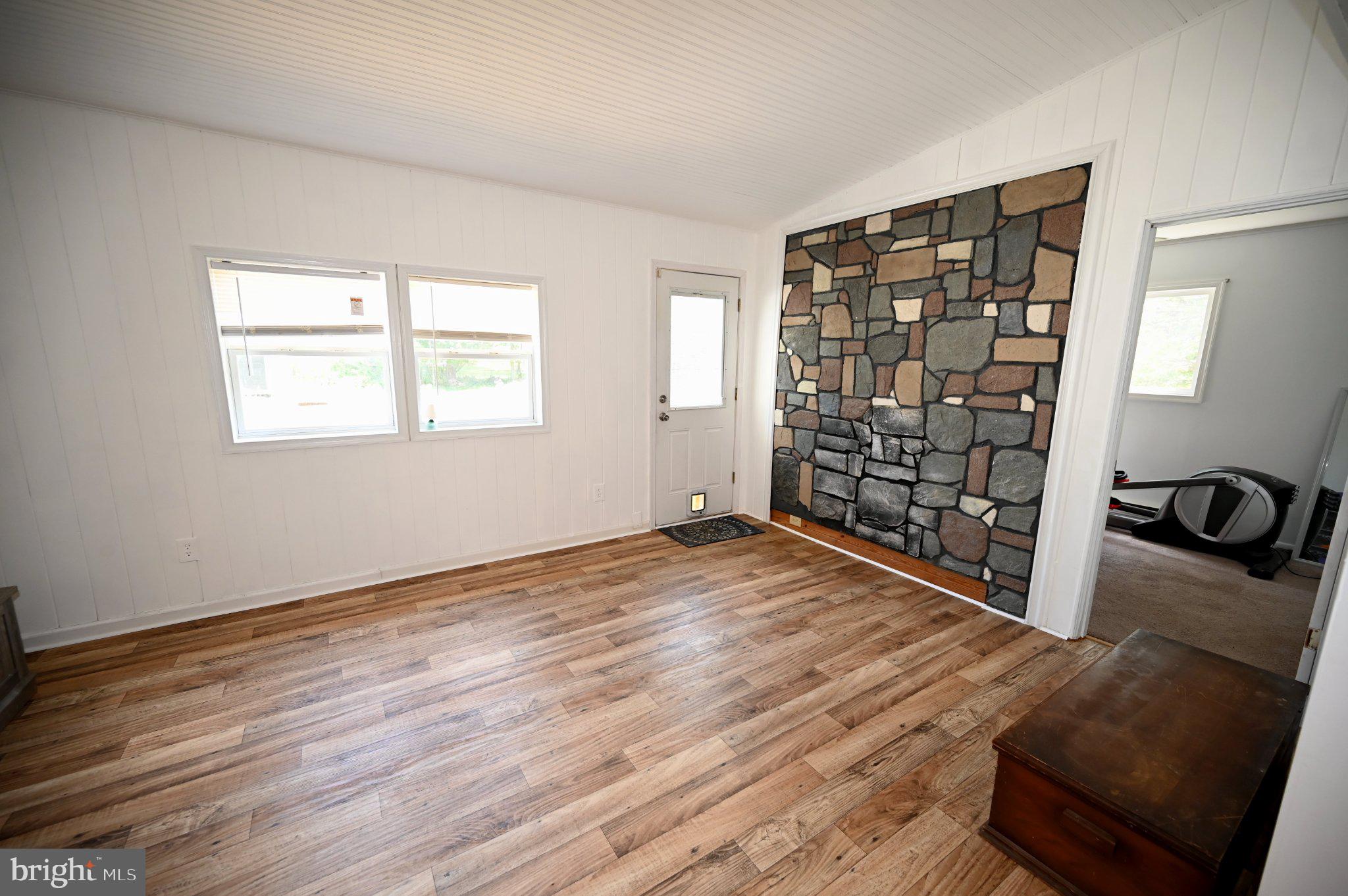 GOLDEN BEACH - Residential