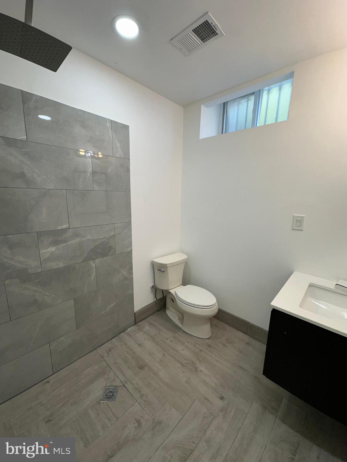 TEMPLE UNIVERSITY - Residential Lease