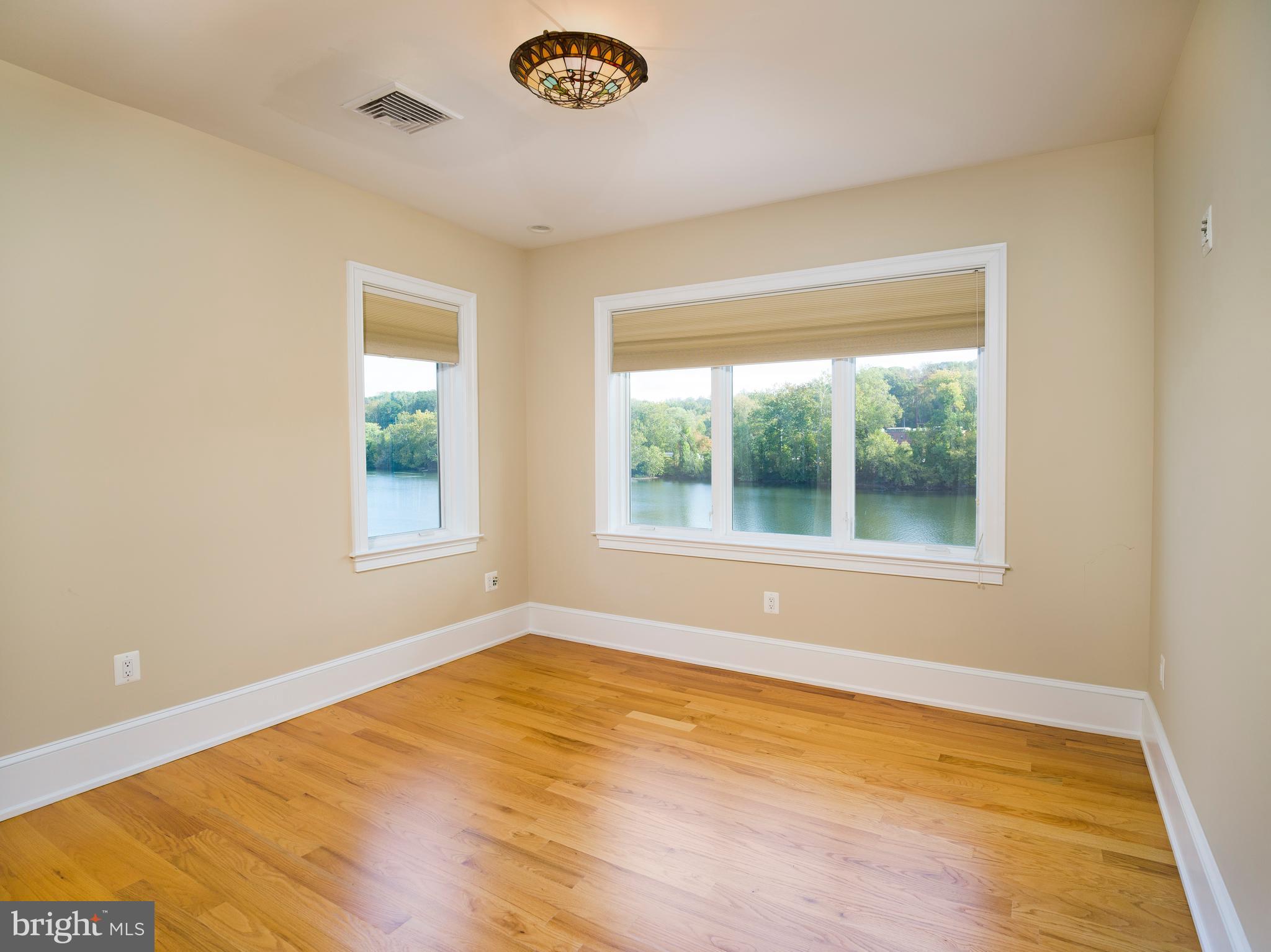 GLADWYNE - Residential