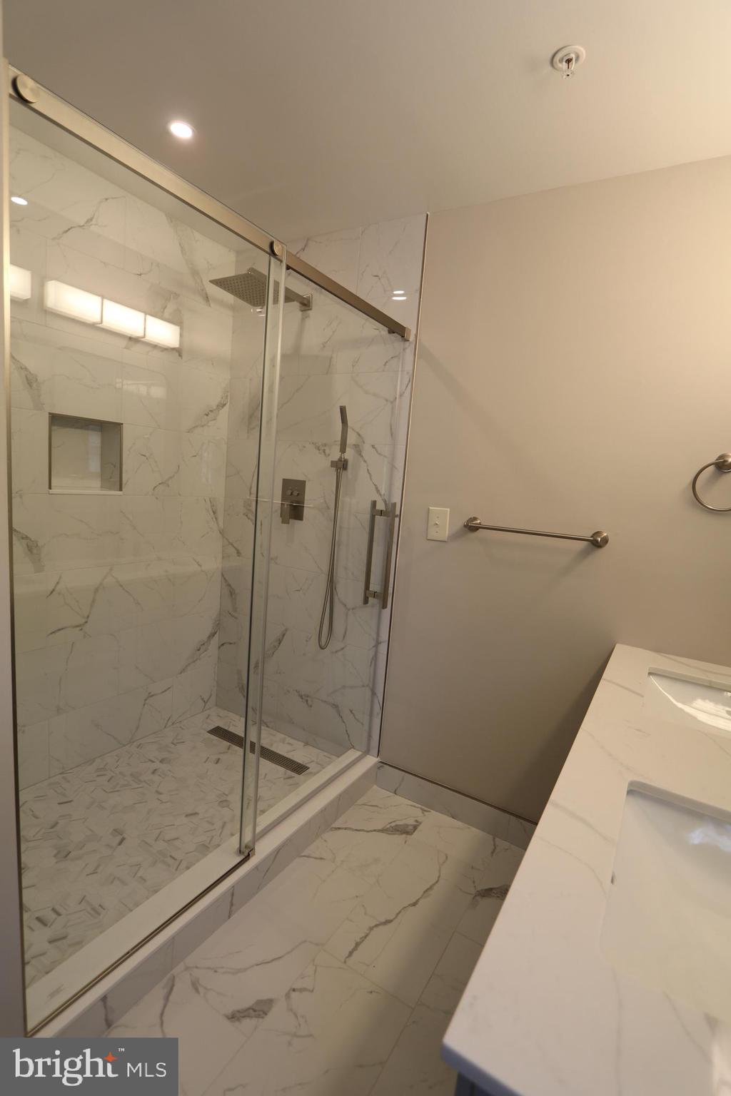 TINKERS CREEK - Residential Lease