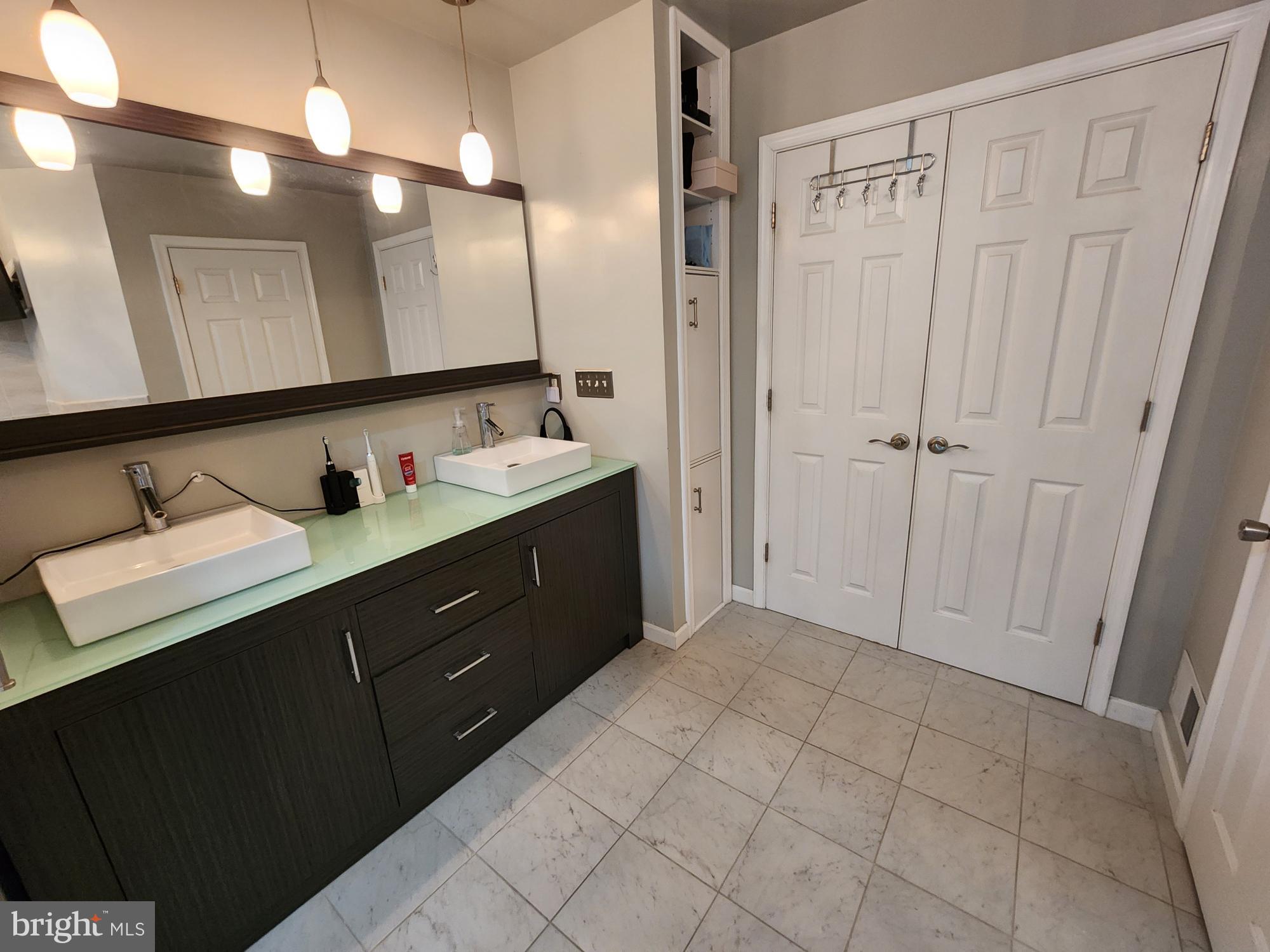 LAUREL RIDGE - Residential