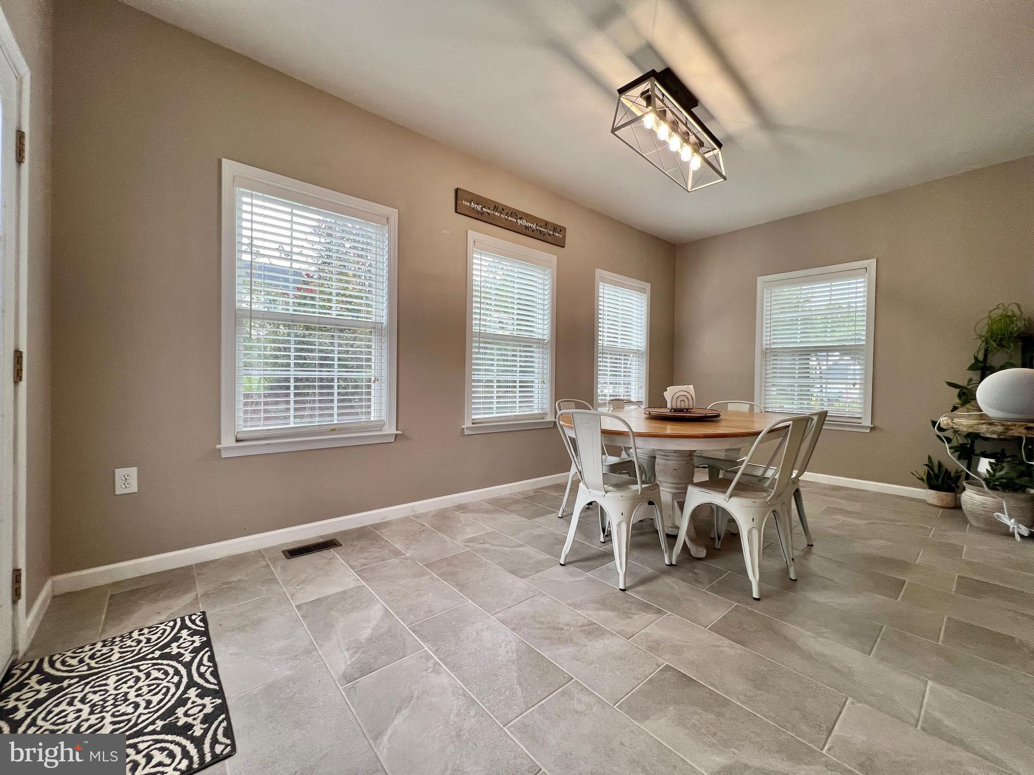 LAUREL RIDGE - Residential