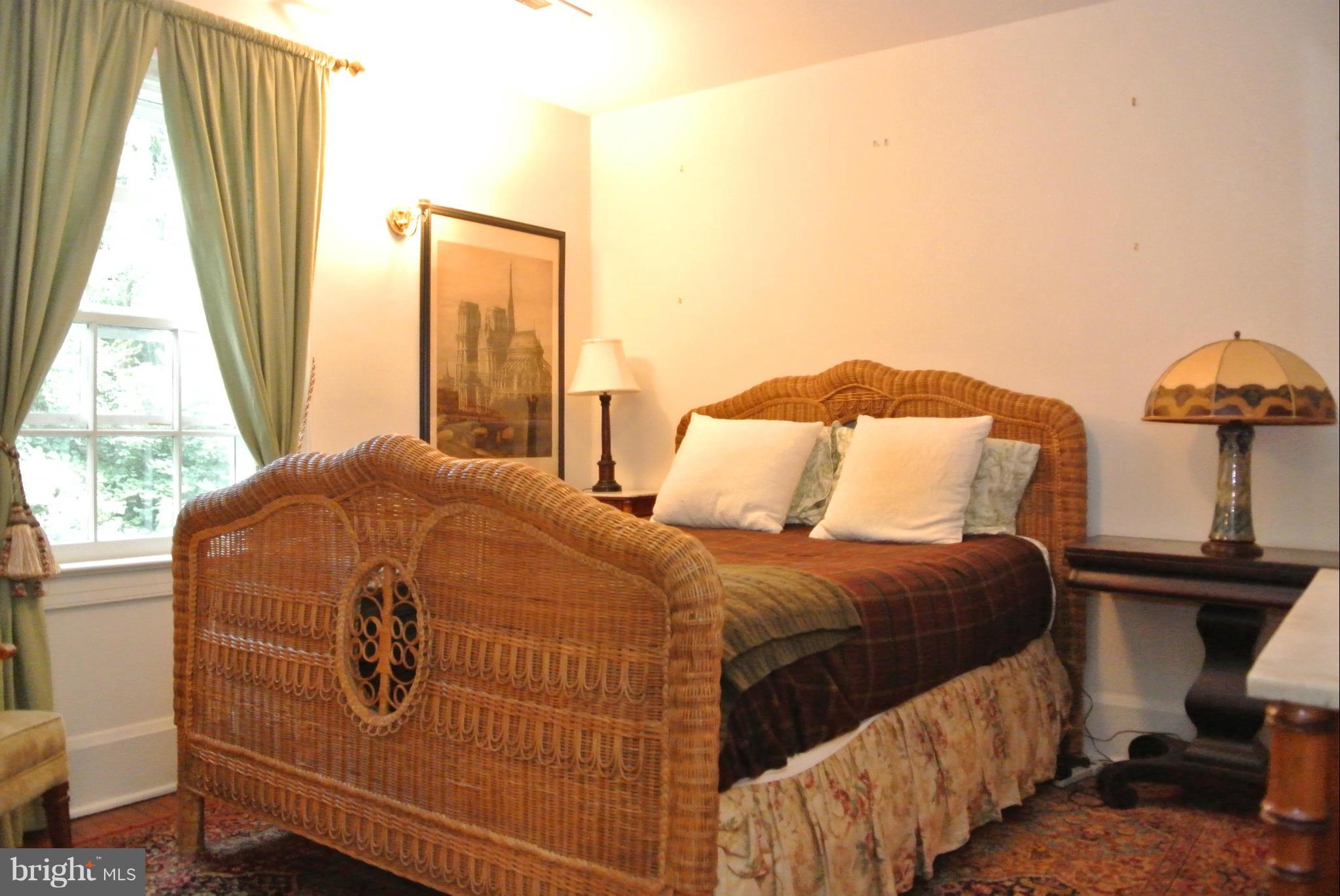 ROLAND PARK - Residential Lease