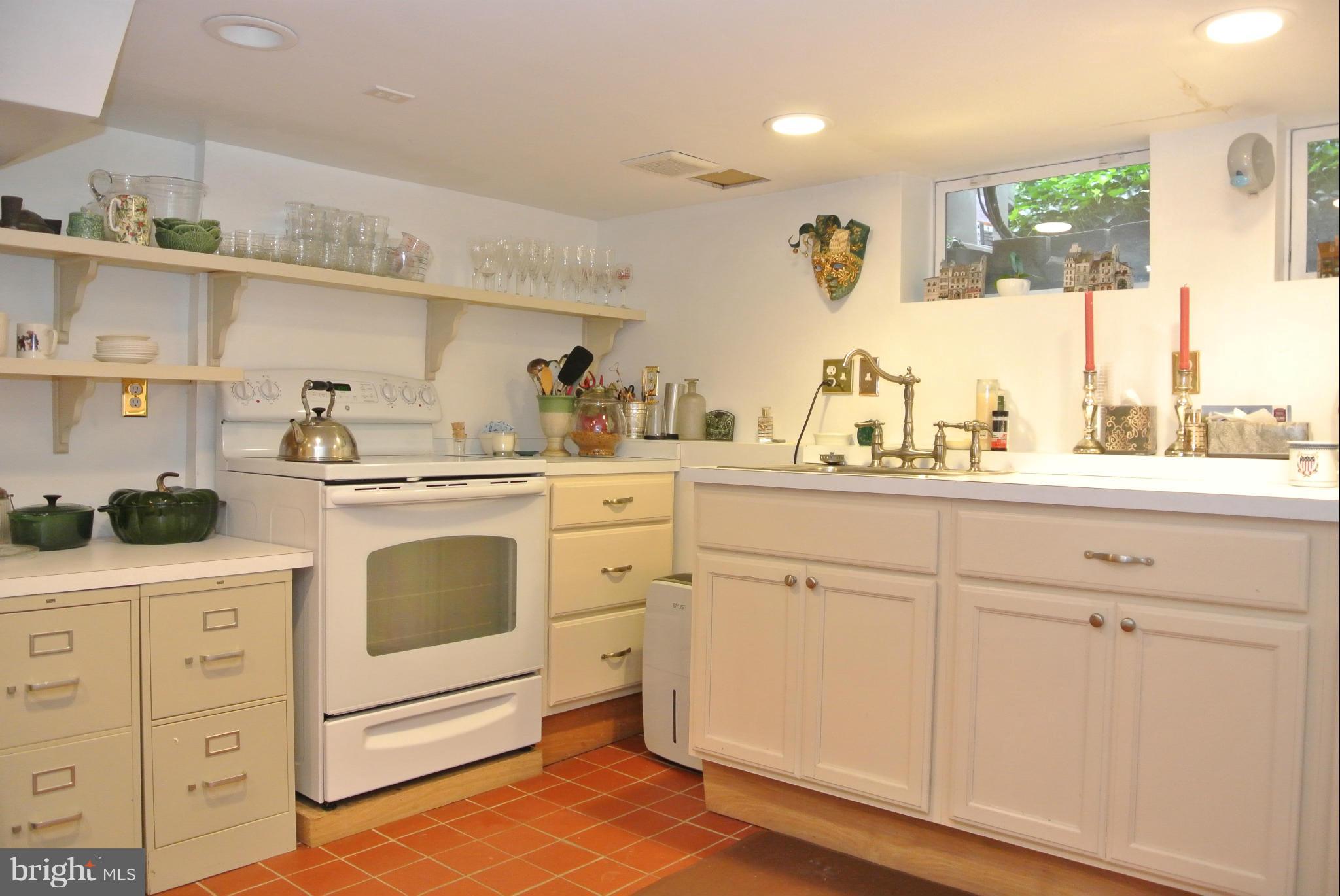 ROLAND PARK - Residential Lease