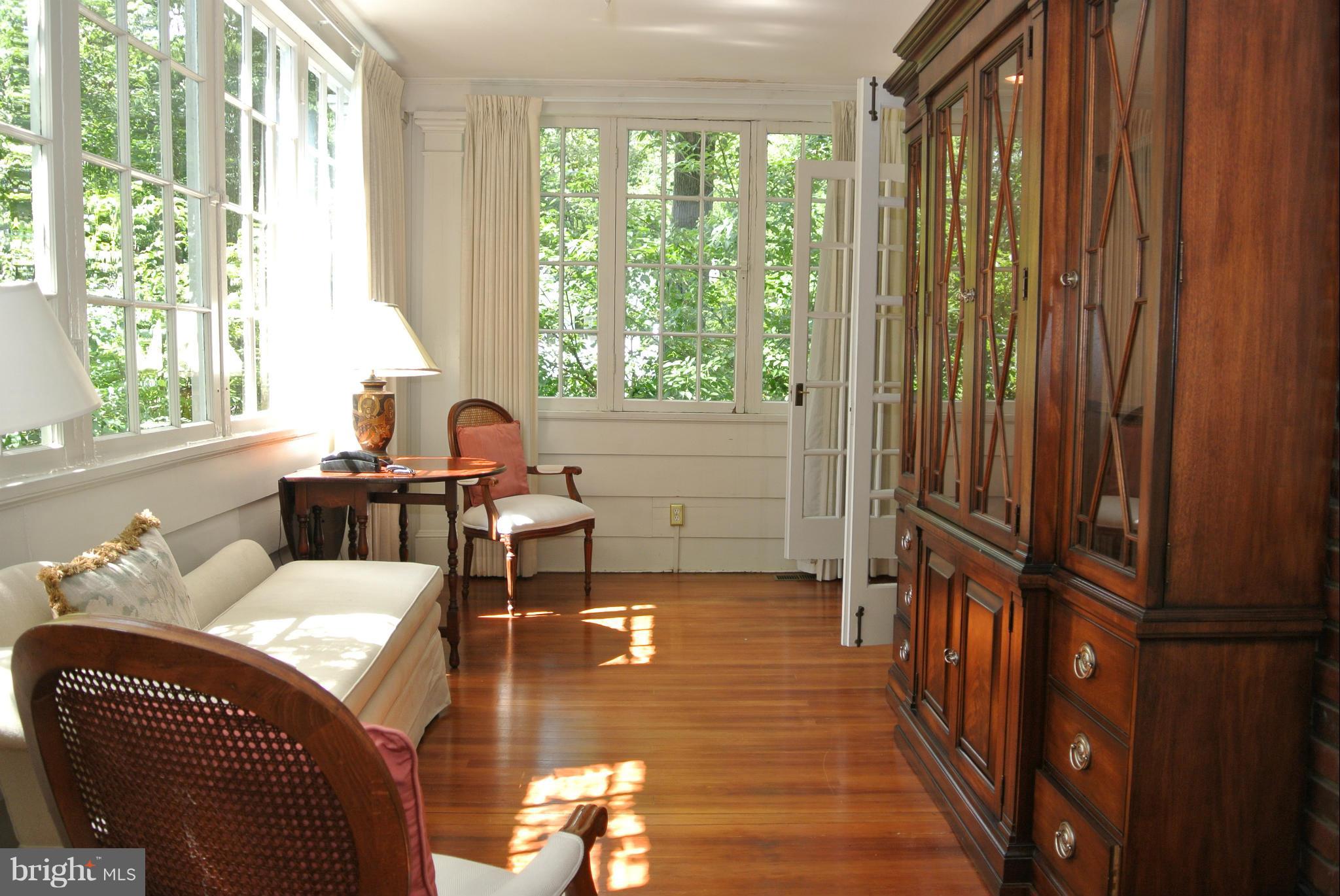 ROLAND PARK - Residential Lease