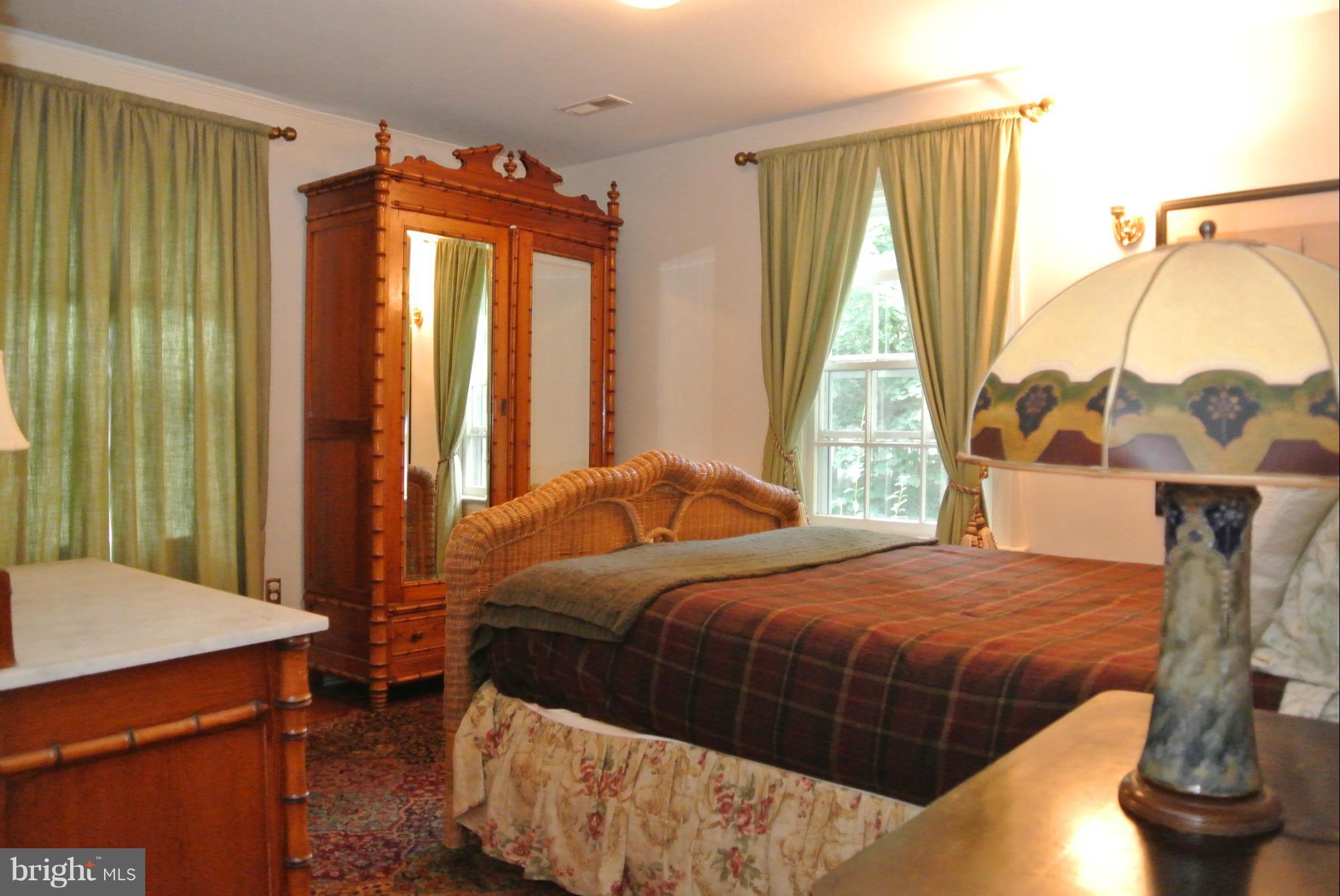 ROLAND PARK - Residential Lease