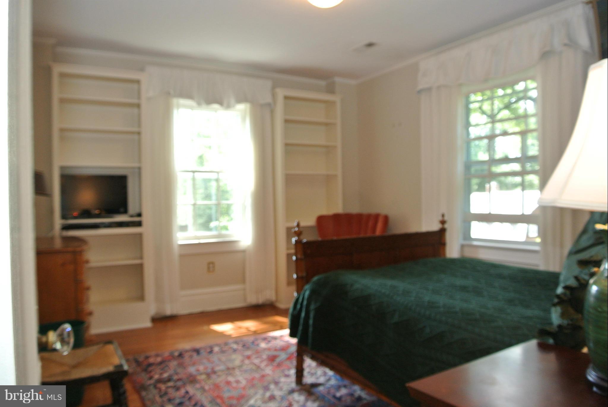 ROLAND PARK - Residential Lease