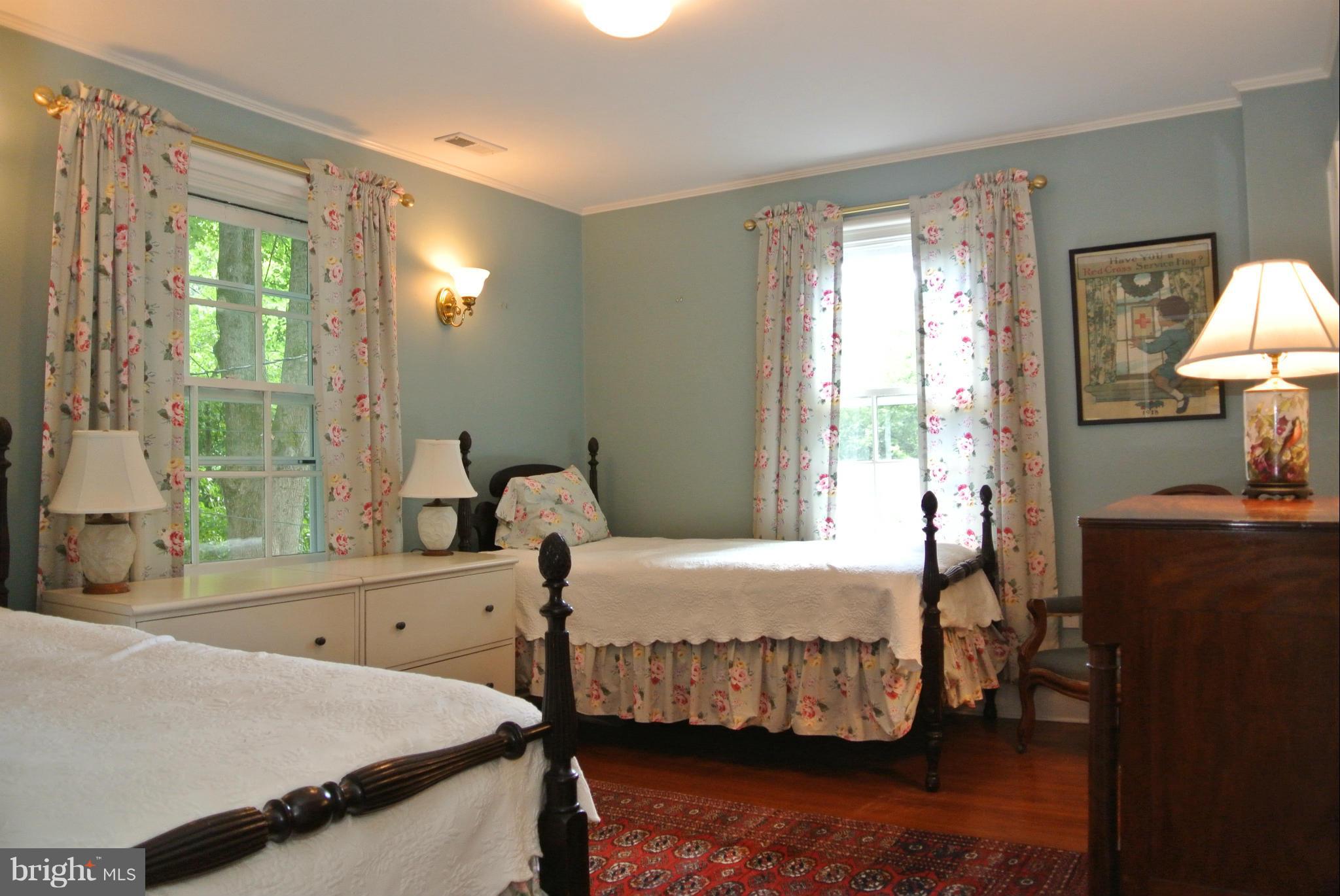 ROLAND PARK - Residential Lease