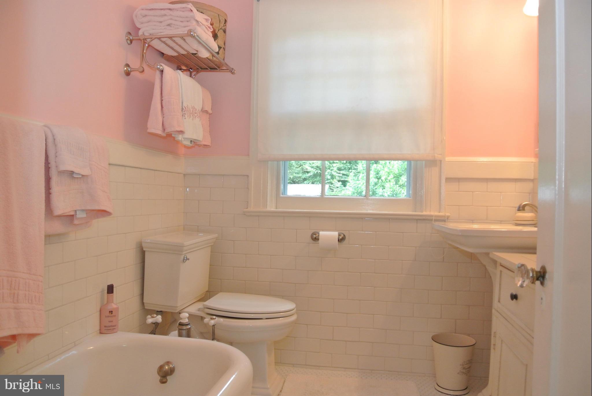 ROLAND PARK - Residential Lease