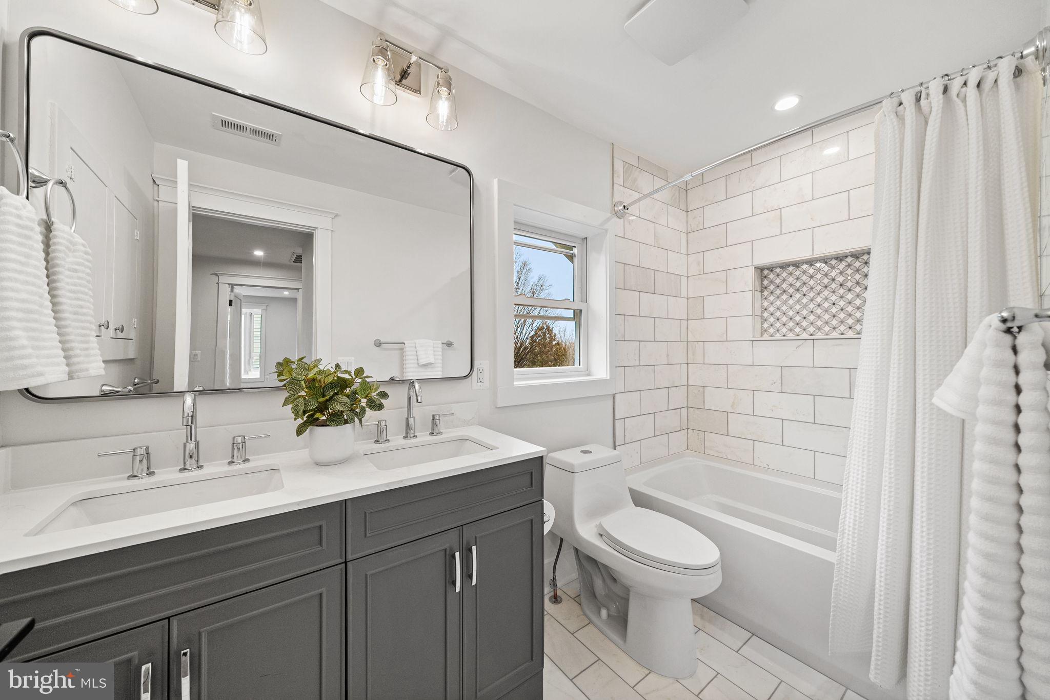 ROSEMONT PARK - Residential