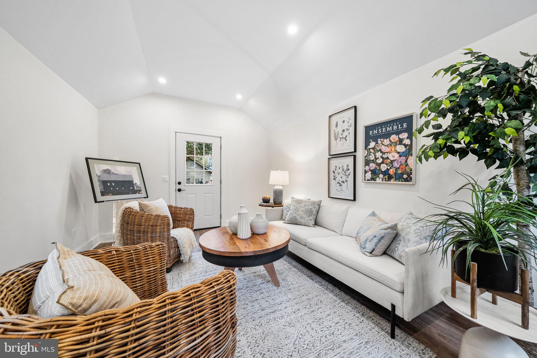 ROSEMONT PARK - Residential