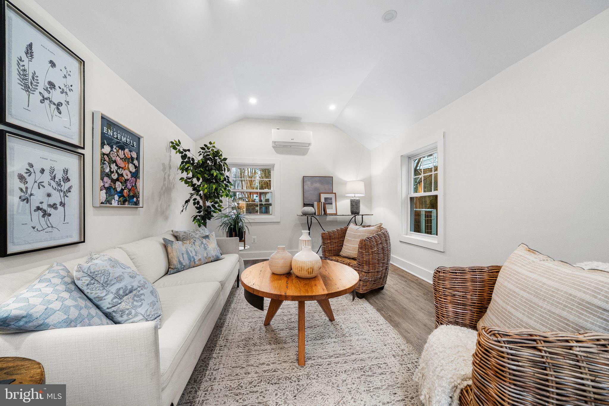 ROSEMONT PARK - Residential