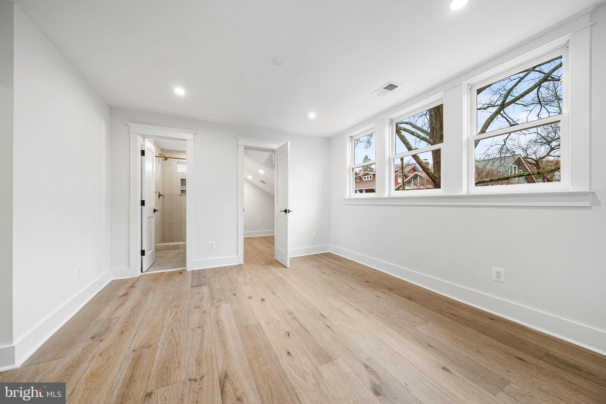 ROSEMONT PARK - Residential