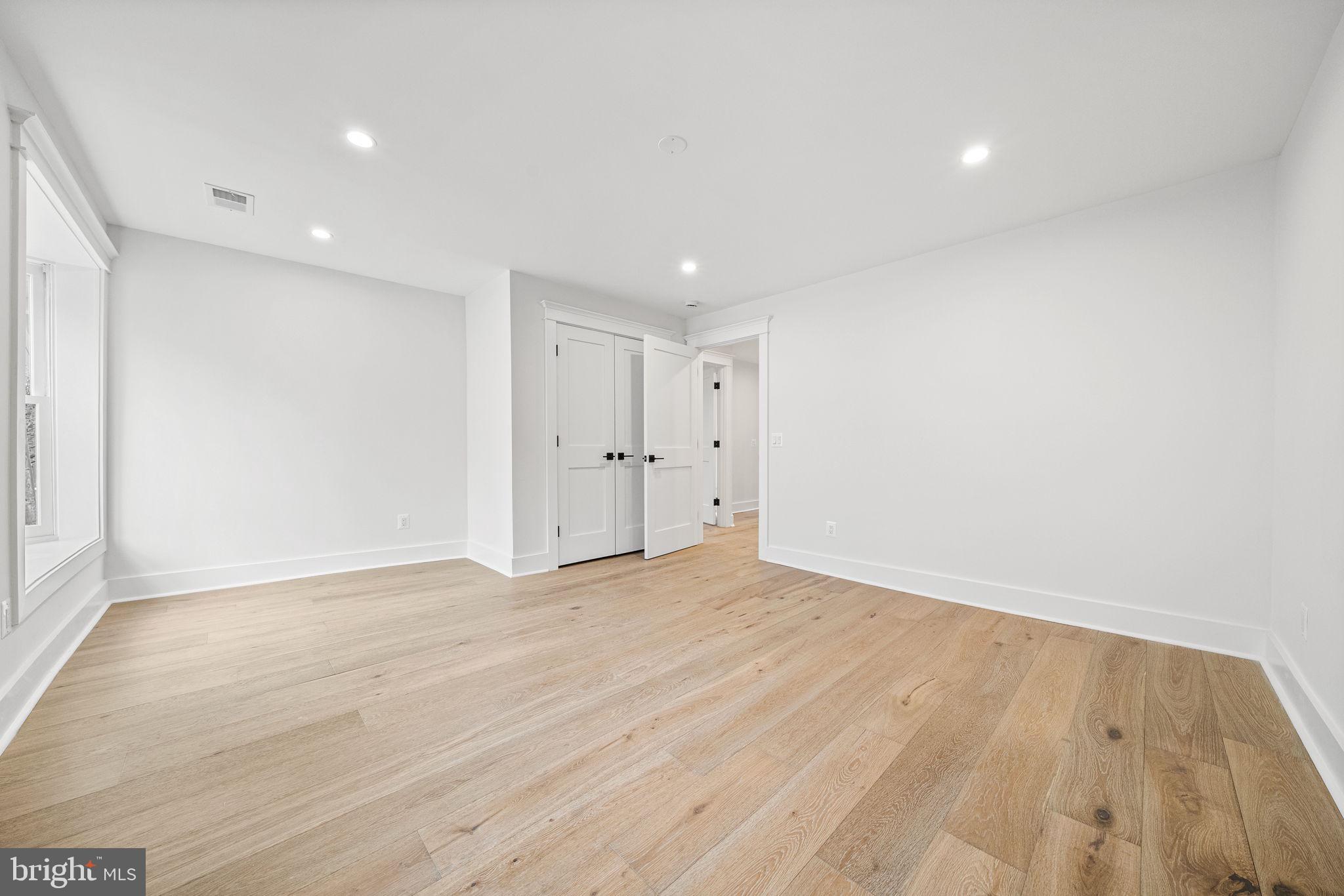 ROSEMONT PARK - Residential