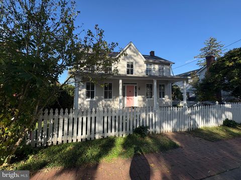 Photo of 210 Cornwall Street NW, LEESBURG, VA 20176 (MLS # VALO2125056)