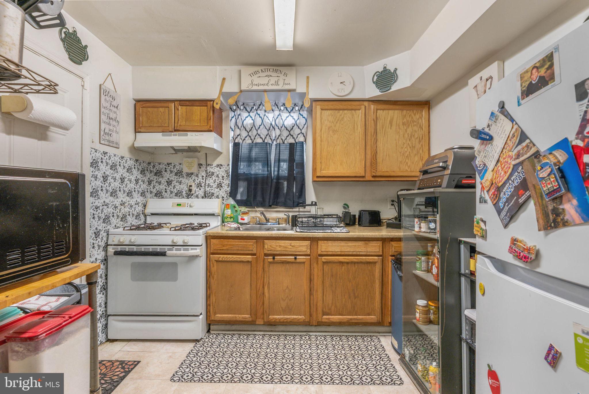 2032 W STELLA STREET