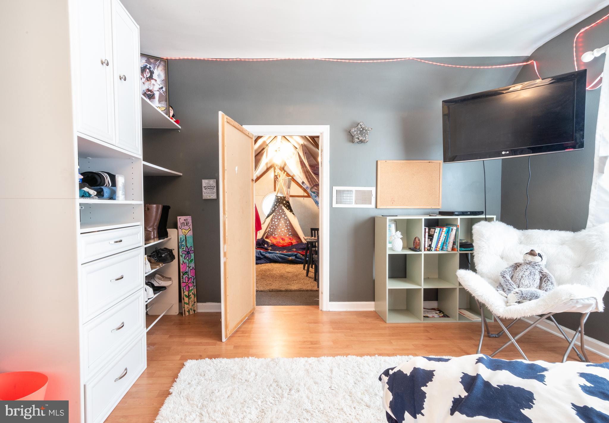 OAK HILLS - Residential