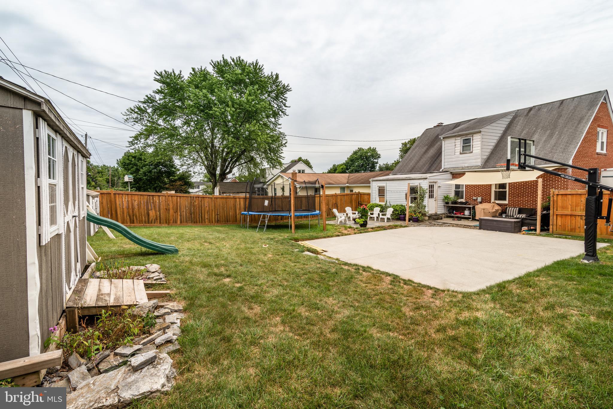 OAK HILLS - Residential