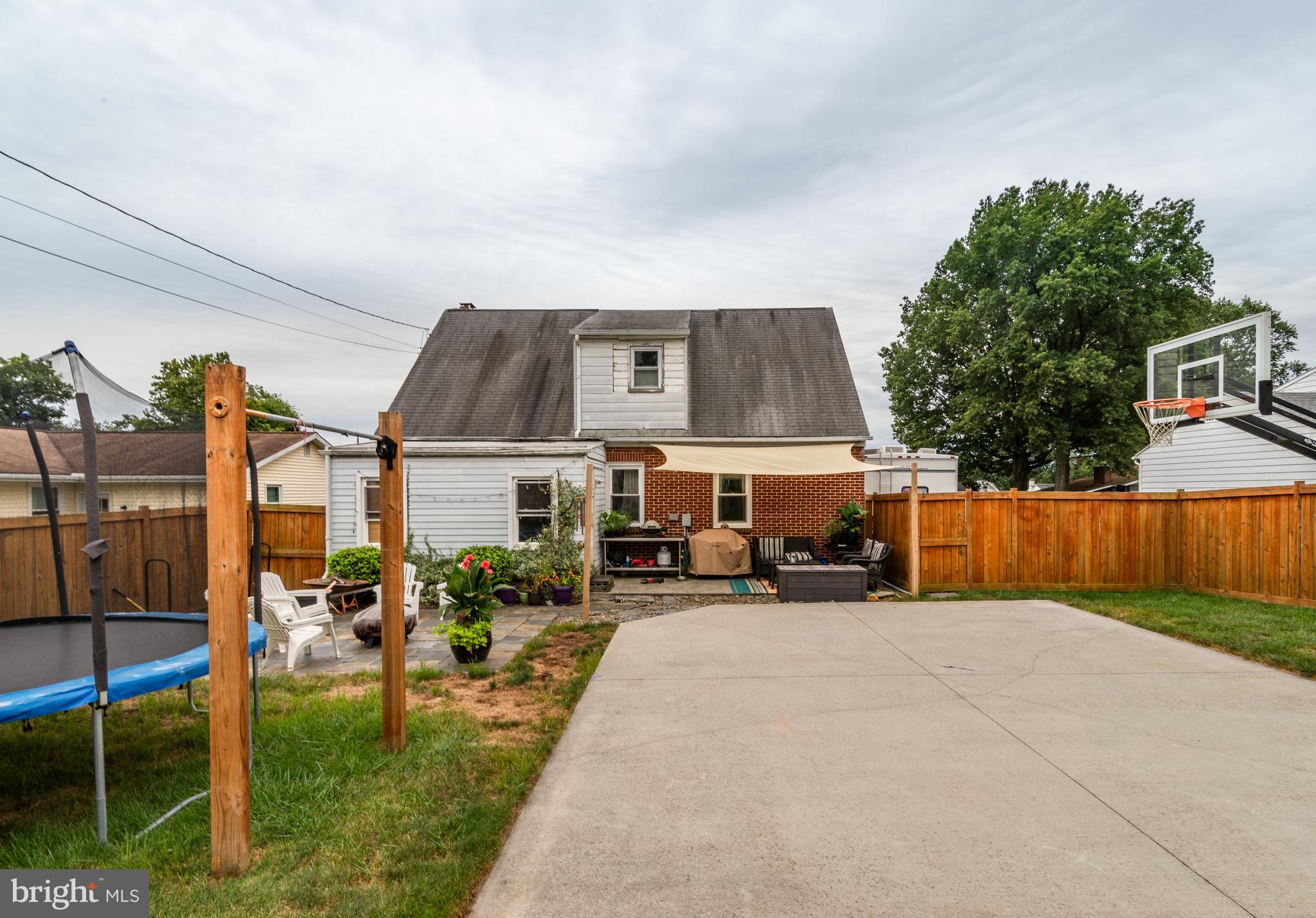 OAK HILLS - Residential