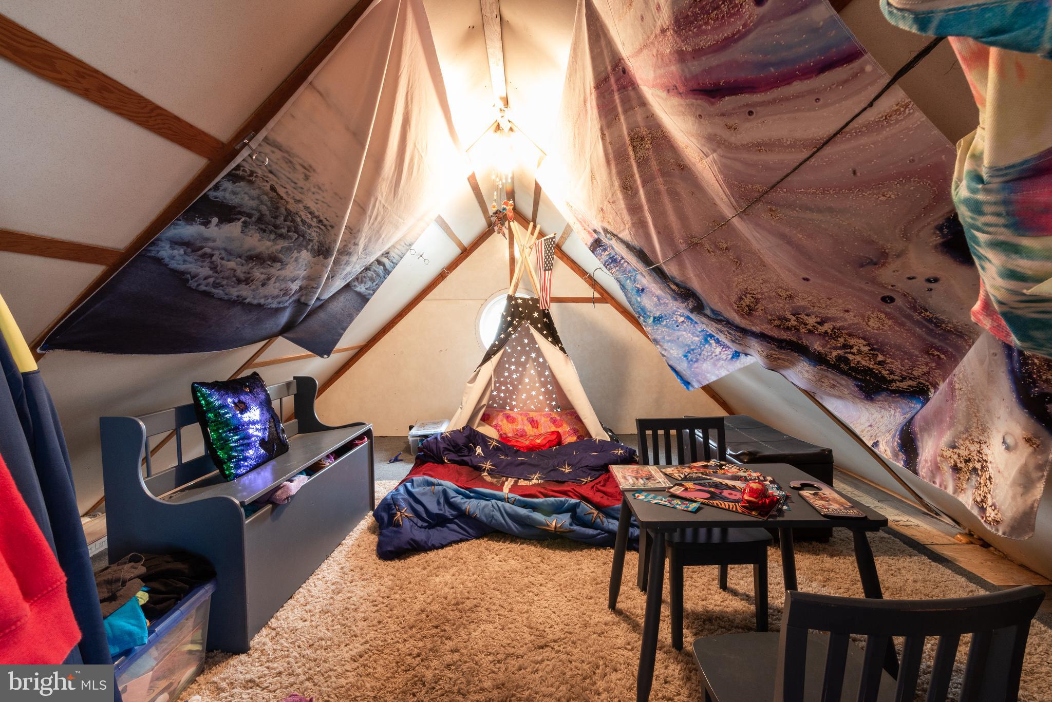 OAK HILLS - Residential