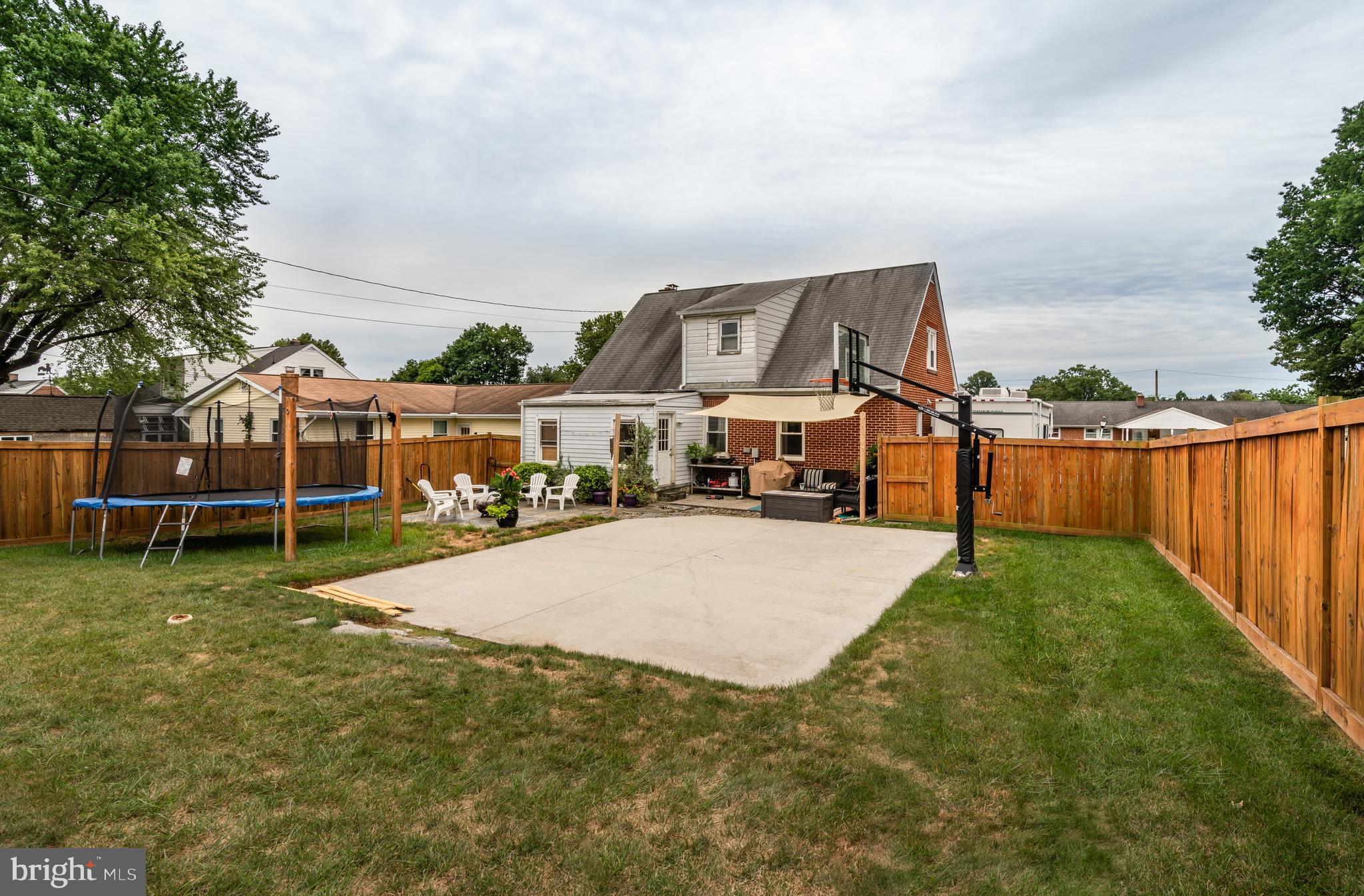 OAK HILLS - Residential