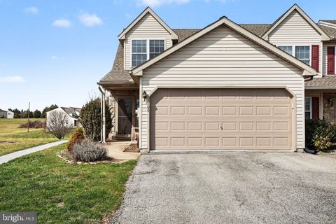 Townhouse For Sale - 100 Stonecrop Lane #M100<br/> MANCHESTER, PA 17345
