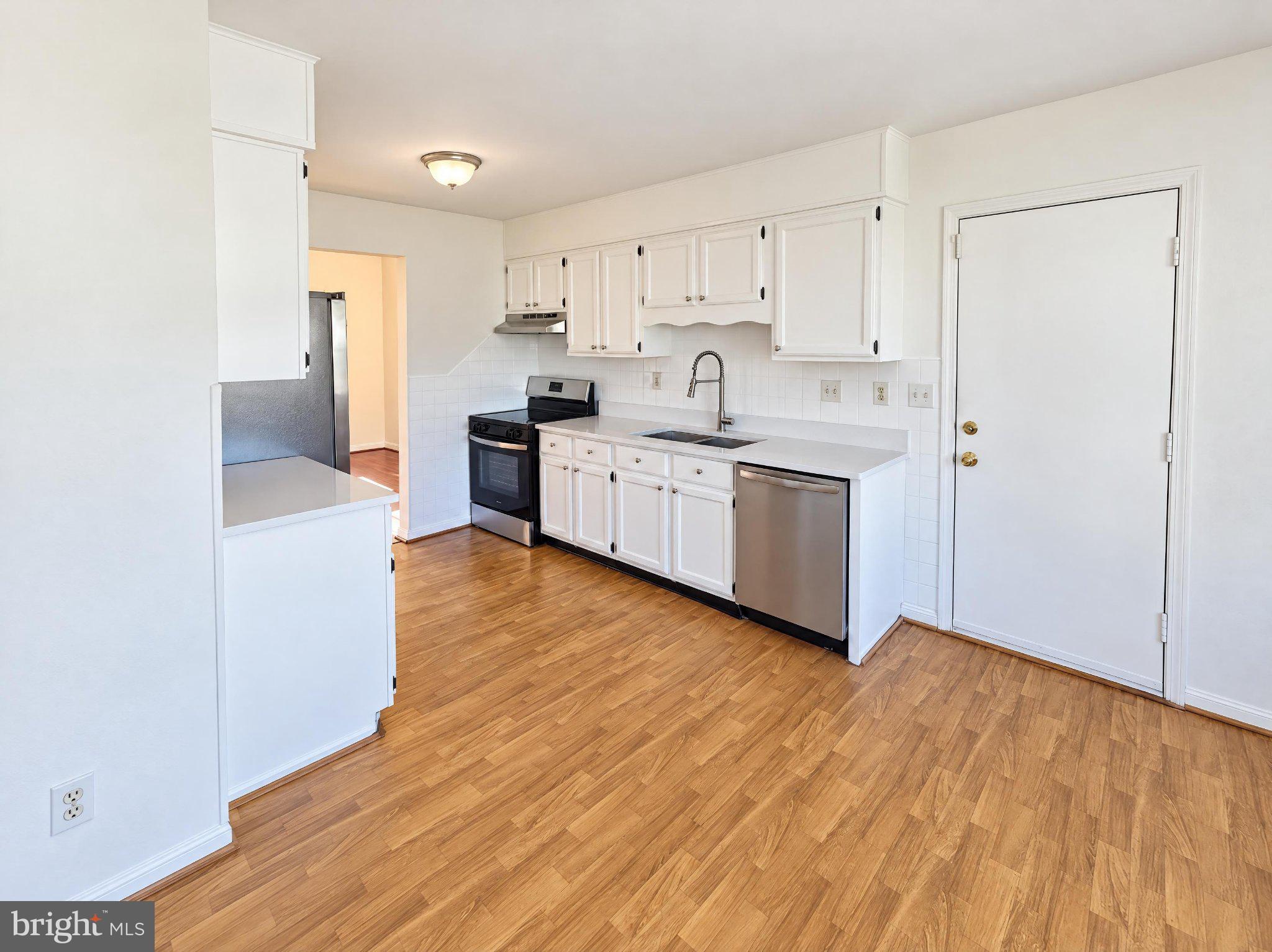12801 PEACHLEAF COURT