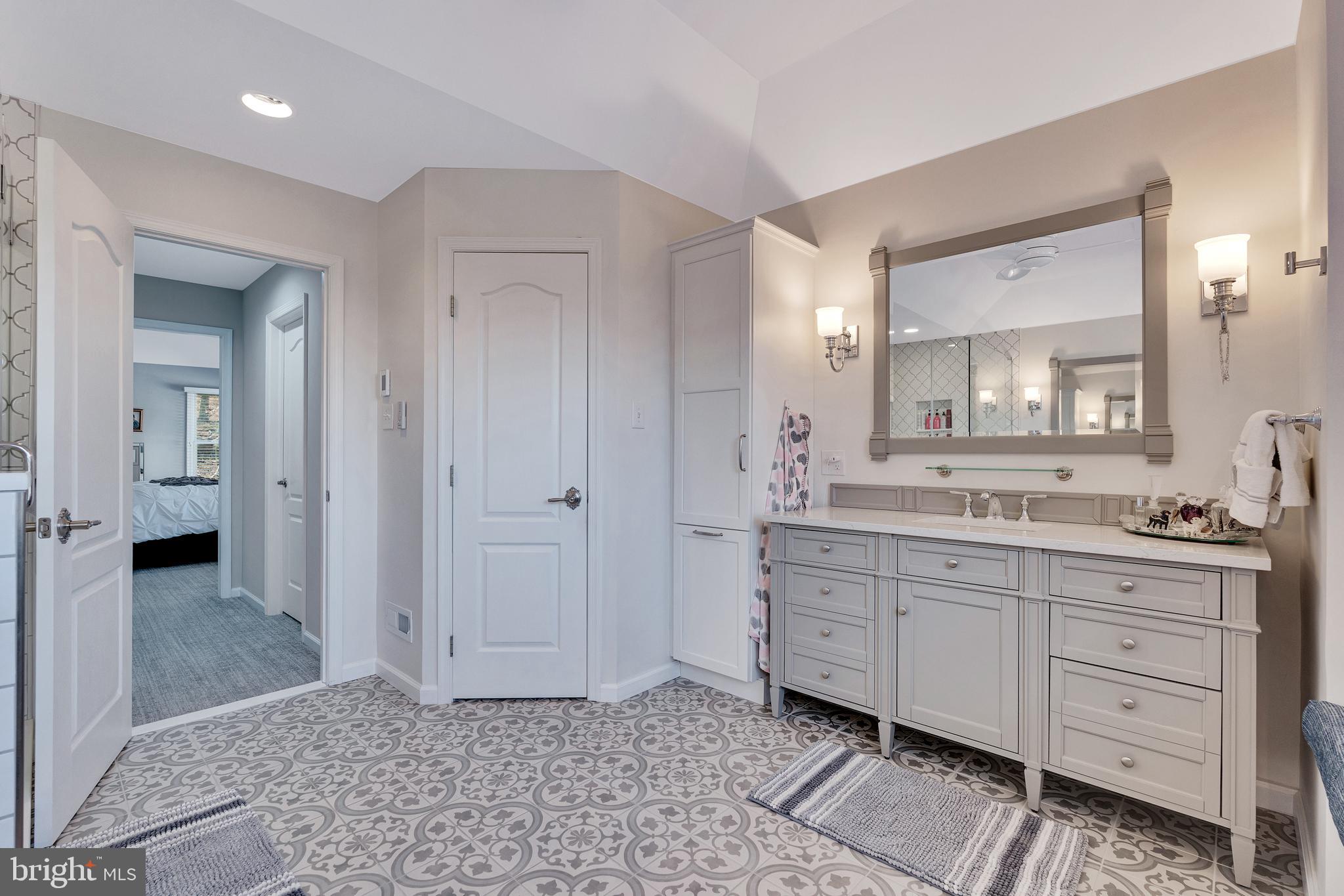 MERION HILL - Residential