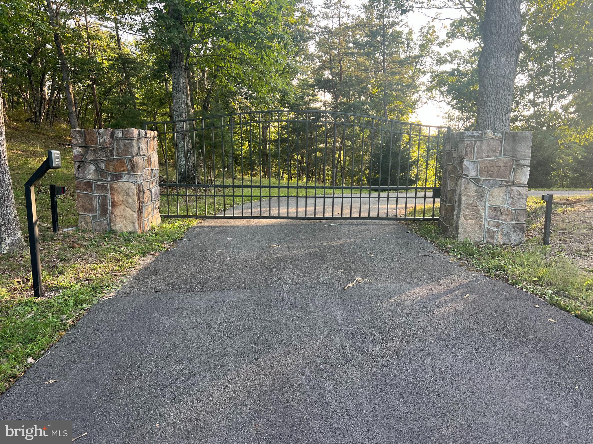 2277 INDIAN HOLLOW