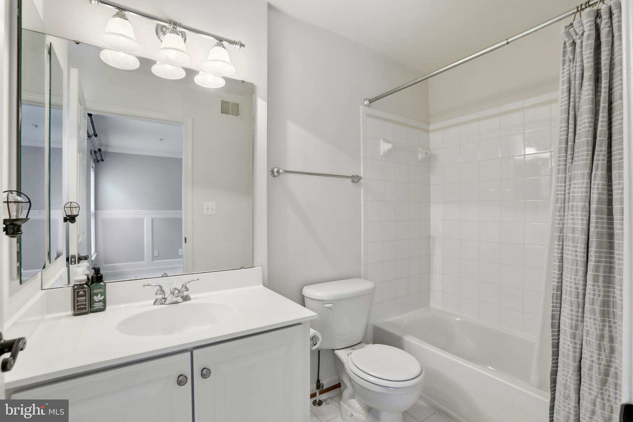 GLEN OAKS CONDOMINIUM - Residential