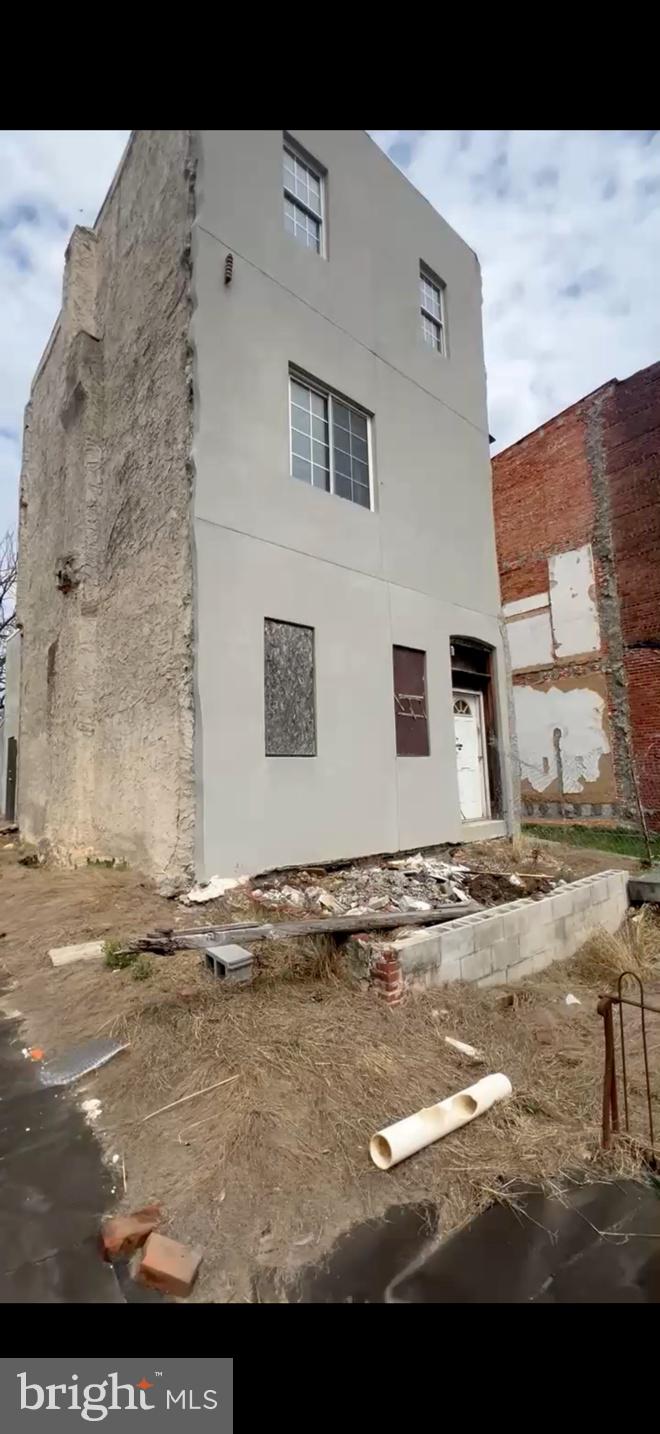 FAIRMOUNT - Commercial Sale