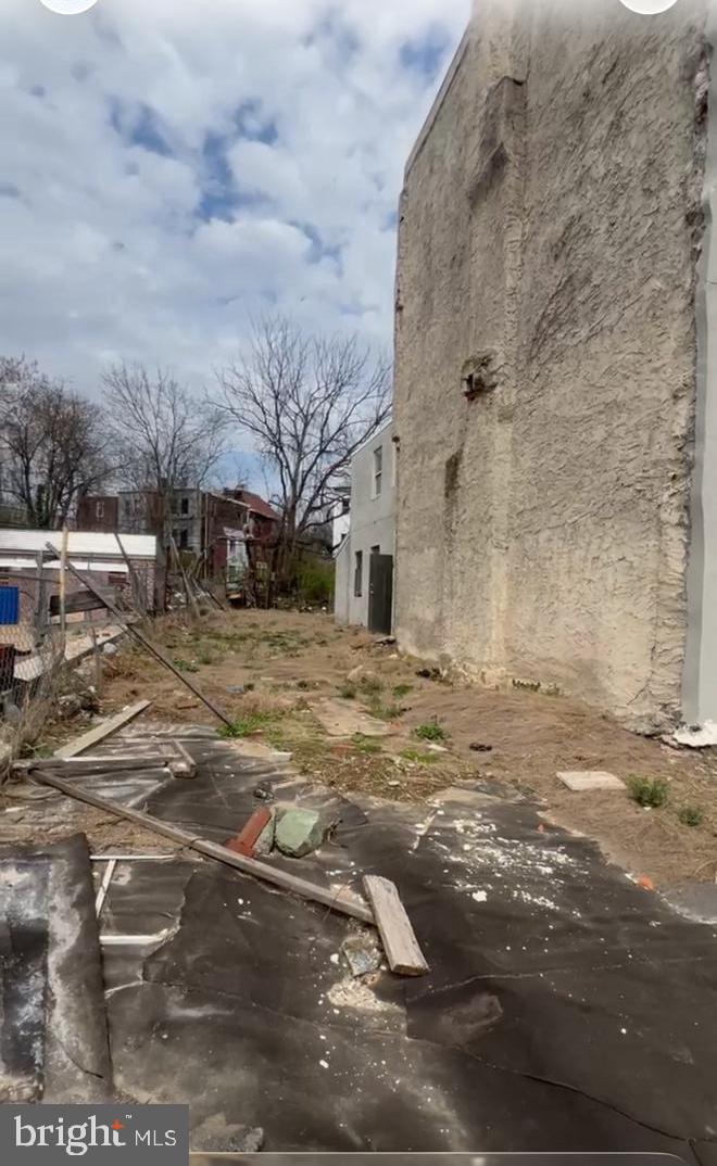 FAIRMOUNT - Commercial Sale