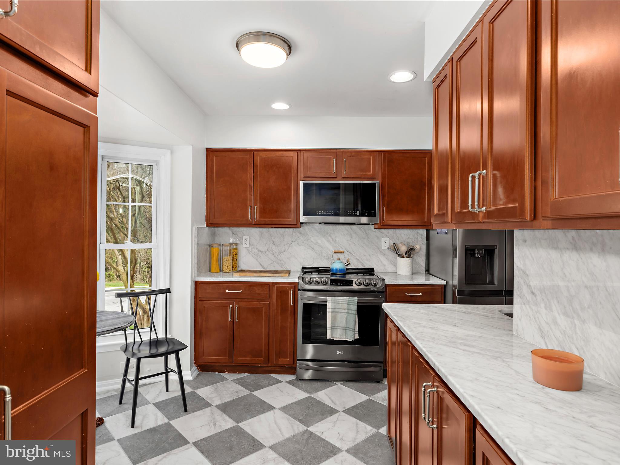 BAY HILLS TANGLEWOOD - Residential