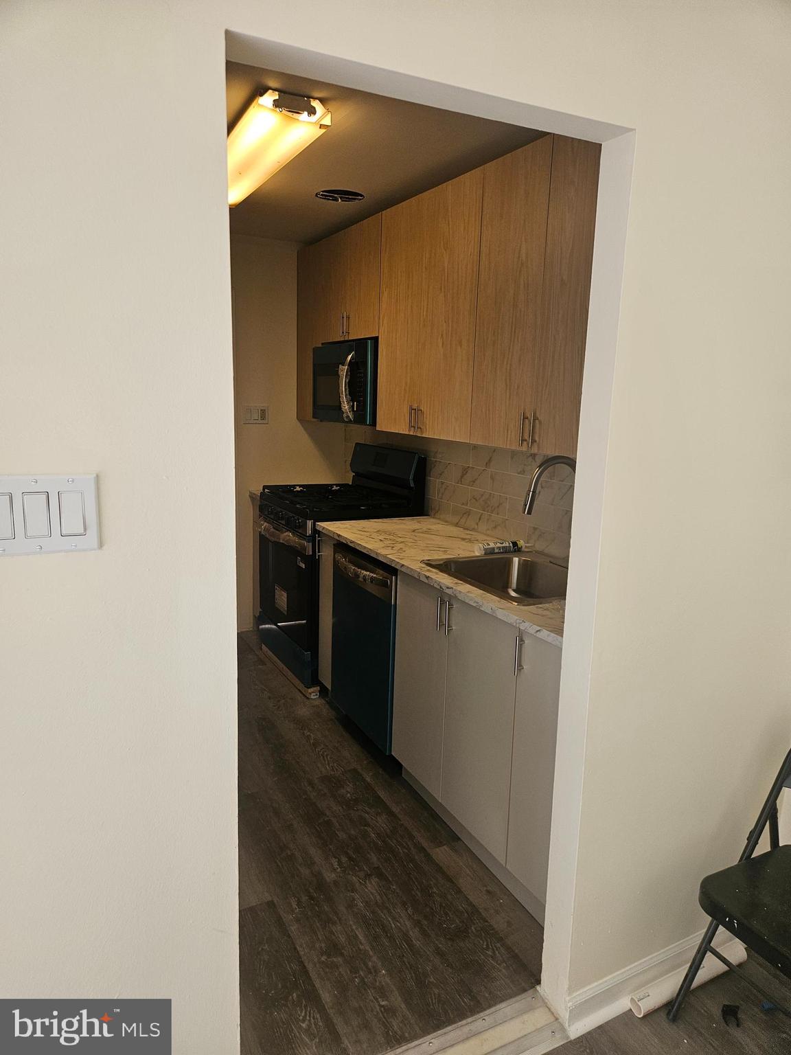 2201 STRAHLE STREET 00 B207