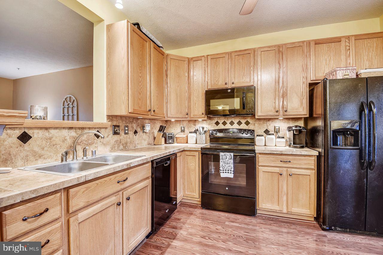 HOLLY WOODS - Residential