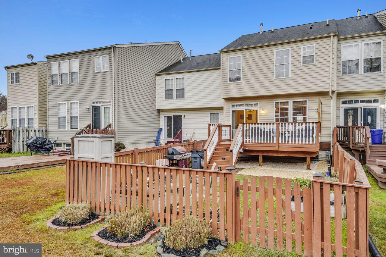 HOLLY WOODS - Residential