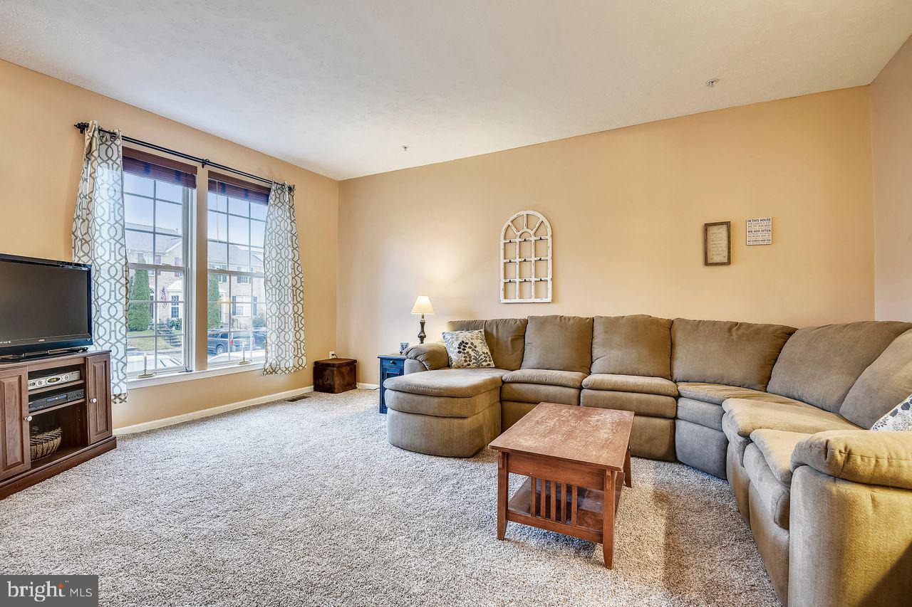 HOLLY WOODS - Residential