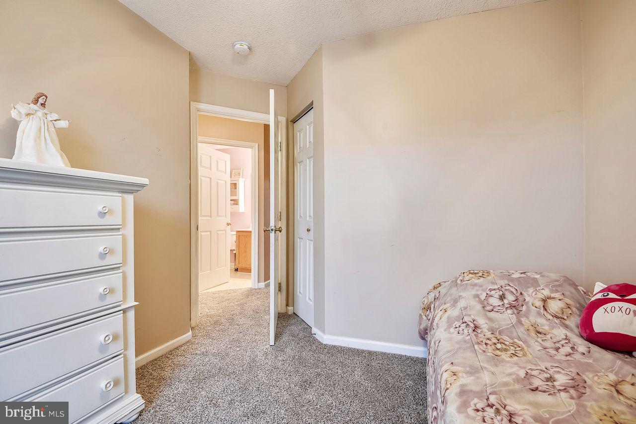 HOLLY WOODS - Residential