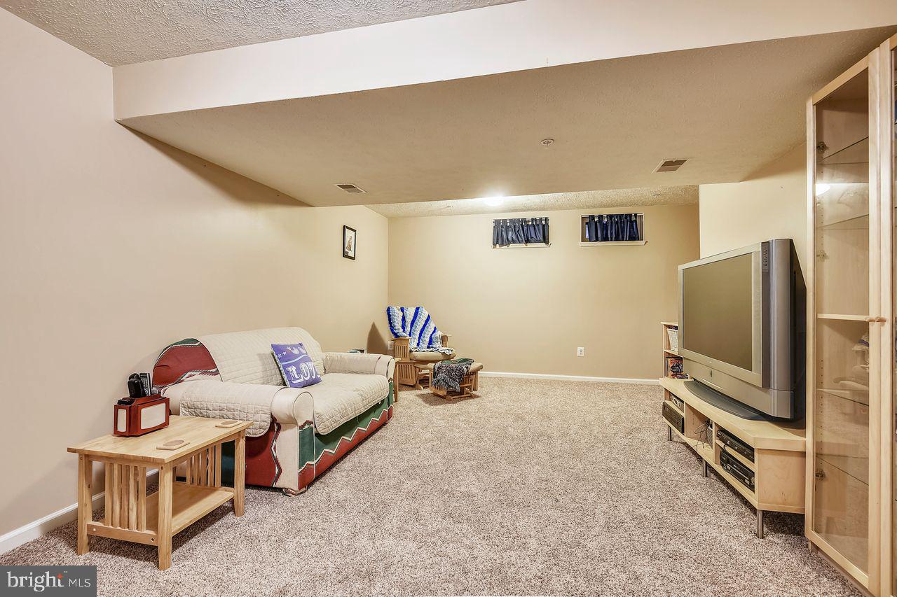 HOLLY WOODS - Residential