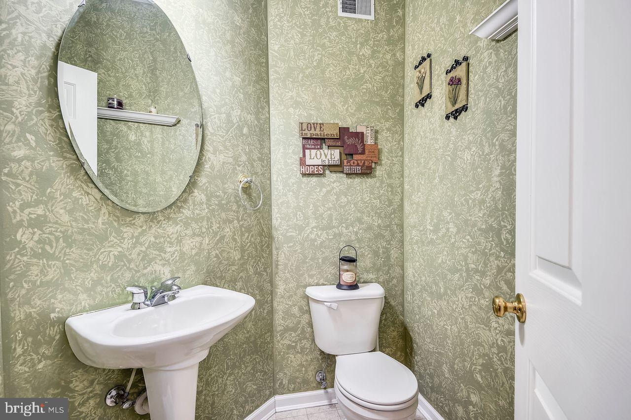 HOLLY WOODS - Residential