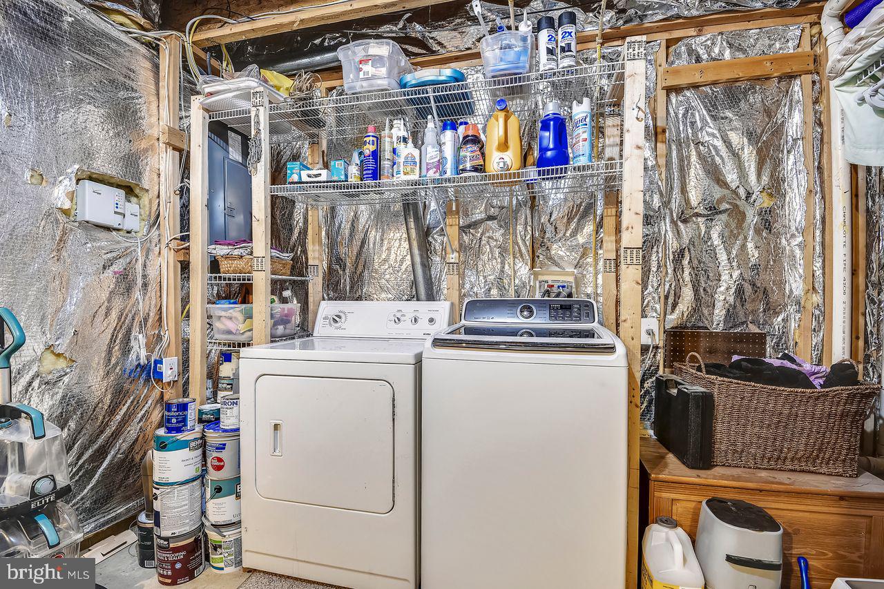 HOLLY WOODS - Residential