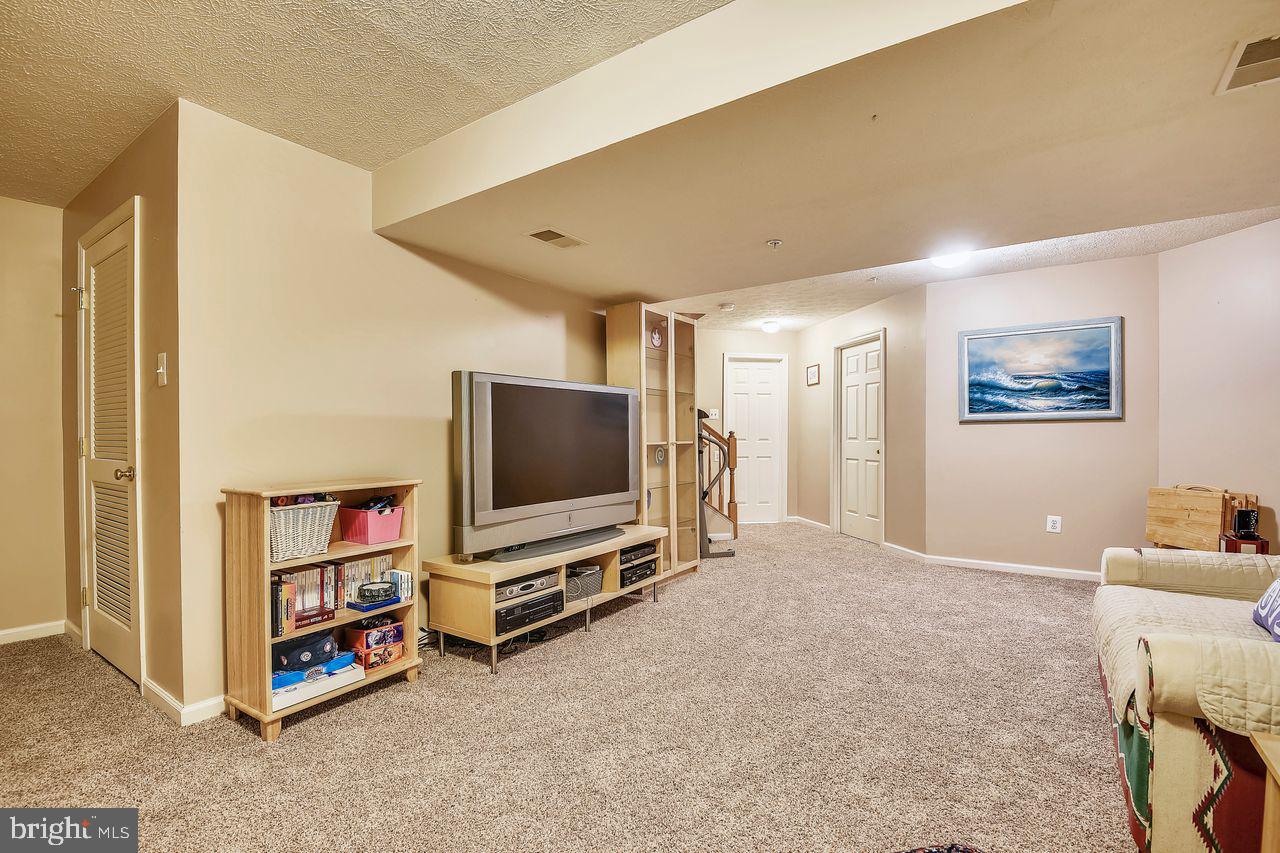 HOLLY WOODS - Residential