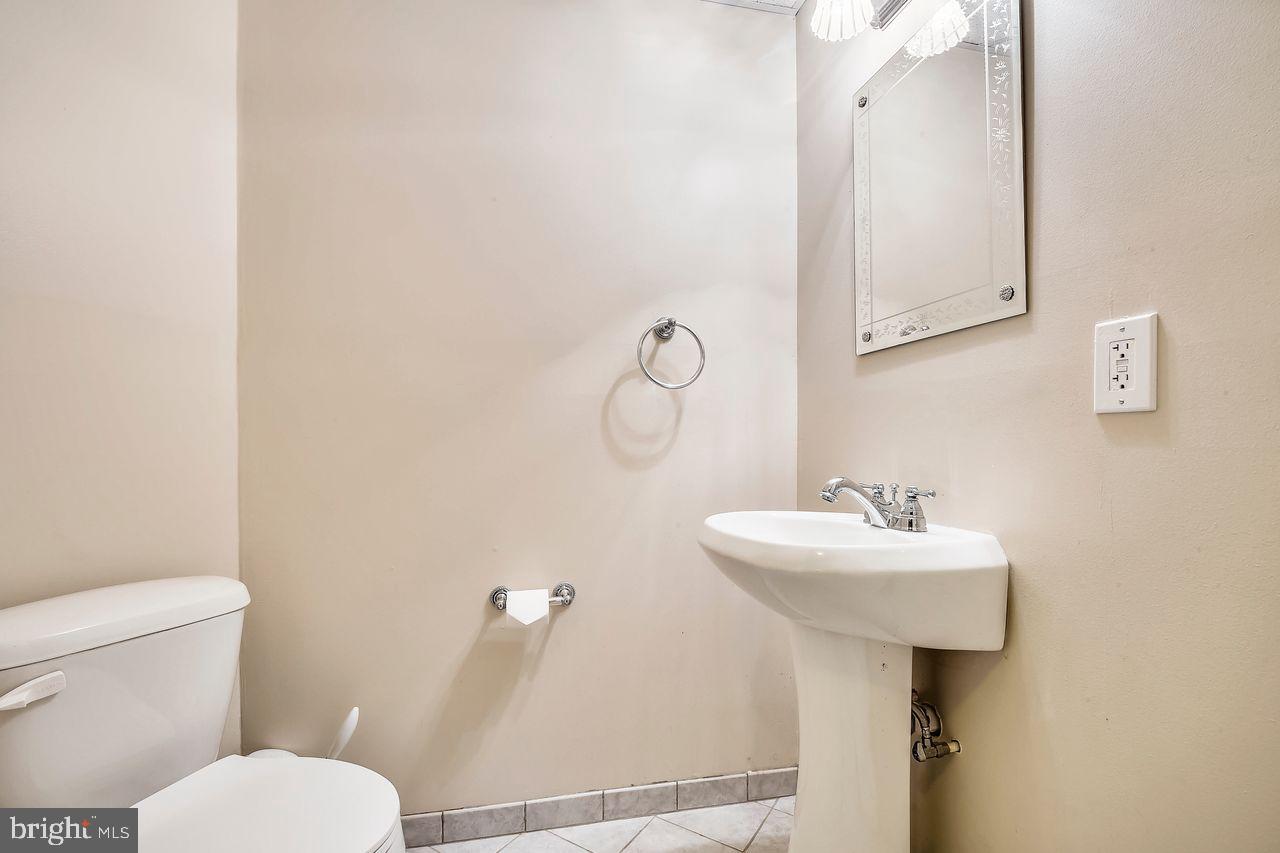 HOLLY WOODS - Residential