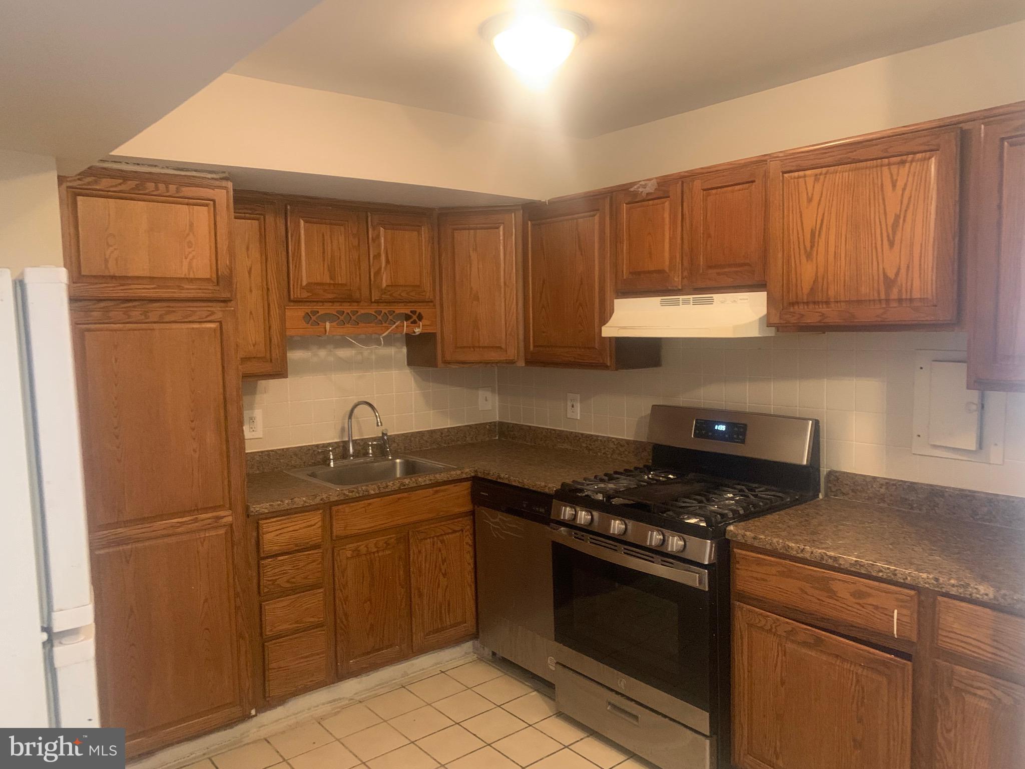 MAYFLOWER SQUARE - Residential Lease